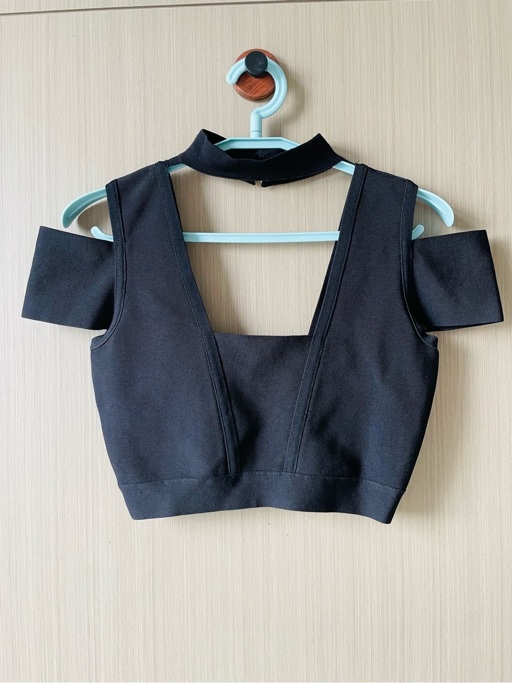 bebe Brand New Black Cold-Shoulder Crop Top with Choker